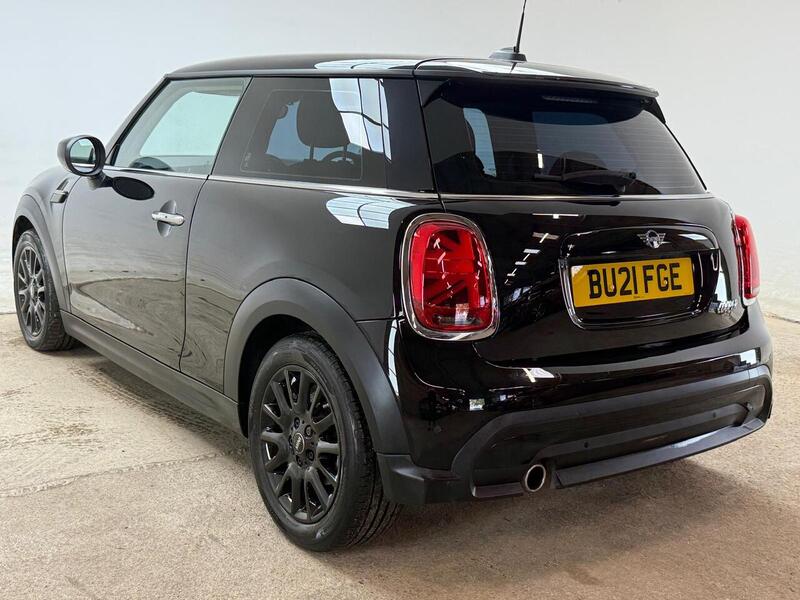 MINI 1.5 Cooper Classic Hatchback 3dr Petrol Manual Euro 6 (s/s) (136 ps)