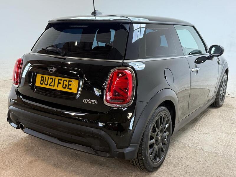 MINI 1.5 Cooper Classic Hatchback 3dr Petrol Manual Euro 6 (s/s) (136 ps)