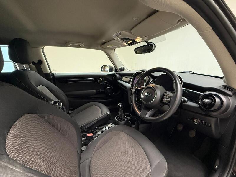 MINI 1.5 Cooper Classic Hatchback 3dr Petrol Manual Euro 6 (s/s) (136 ps)