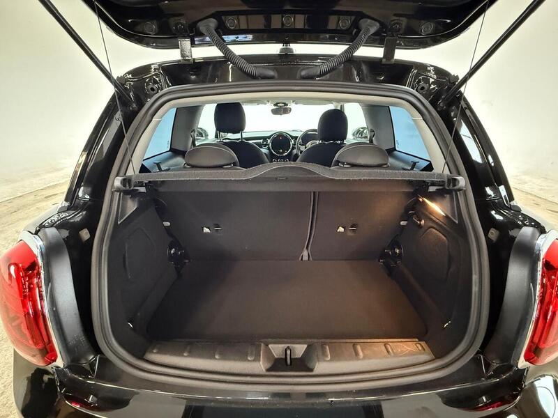 MINI 1.5 Cooper Classic Hatchback 3dr Petrol Manual Euro 6 (s/s) (136 ps)