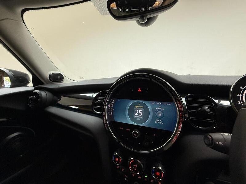 MINI 1.5 Cooper Classic Hatchback 3dr Petrol Manual Euro 6 (s/s) (136 ps)