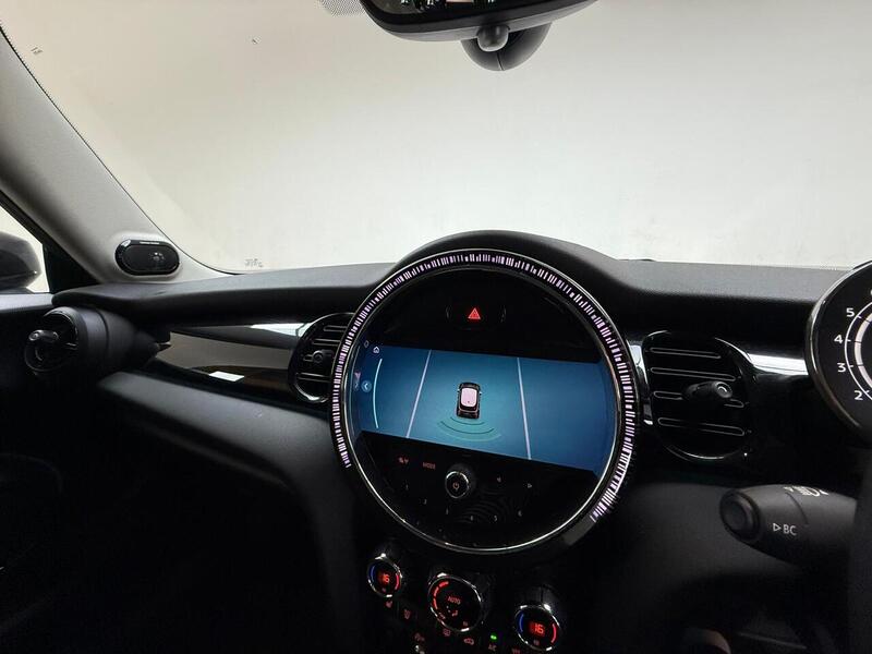 MINI 1.5 Cooper Classic Hatchback 3dr Petrol Manual Euro 6 (s/s) (136 ps)