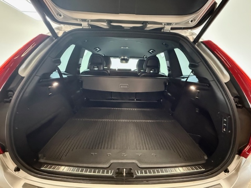 Volvo 2.0 T5 R-Design Pro SUV 5dr Petrol Auto 4WD Euro 6 (s/s) (250 ps)