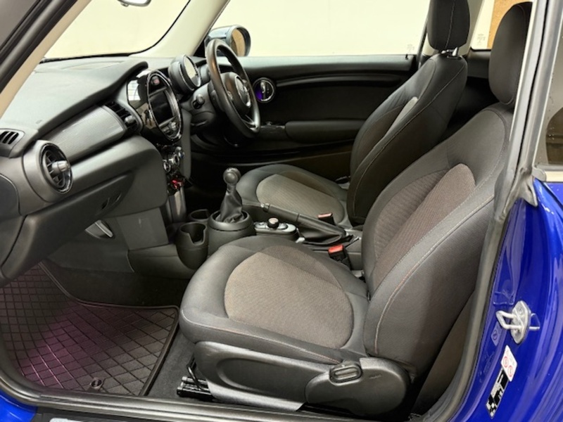 MINI 1.5 Cooper Classic Hatchback 3dr Petrol Manual Euro 6 (s/s) (136 ps)