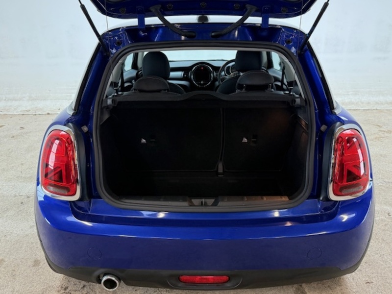 MINI 1.5 Cooper Classic Hatchback 3dr Petrol Manual Euro 6 (s/s) (136 ps)