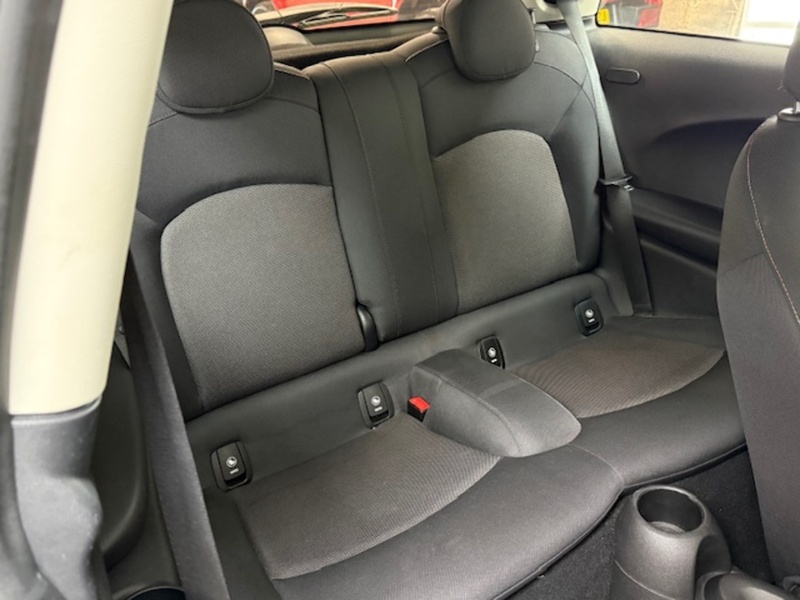 MINI 1.5 Cooper Classic Hatchback 3dr Petrol Manual Euro 6 (s/s) (136 ps)
