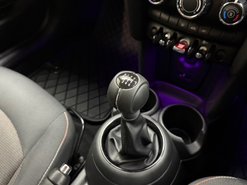 MINI 1.5 Cooper Classic Hatchback 3dr Petrol Manual Euro 6 (s/s) (136 ps)