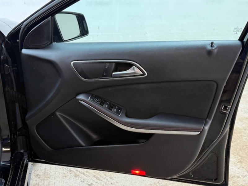 Mercedes-Benz 1.5 A180d AMG Line (Executive) Hatchback 5dr Diesel 7G-DCT Euro 6 (s/s) (109 ps)