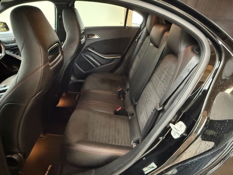 Mercedes-Benz 1.5 A180d AMG Line (Executive) Hatchback 5dr Diesel 7G-DCT Euro 6 (s/s) (109 ps)