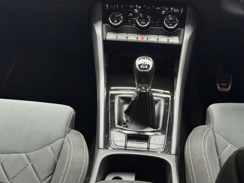 Skoda 2.0 TDI SportLine SUV 5dr Diesel Manual 4WD Euro 6 (s/s) (150 ps)
