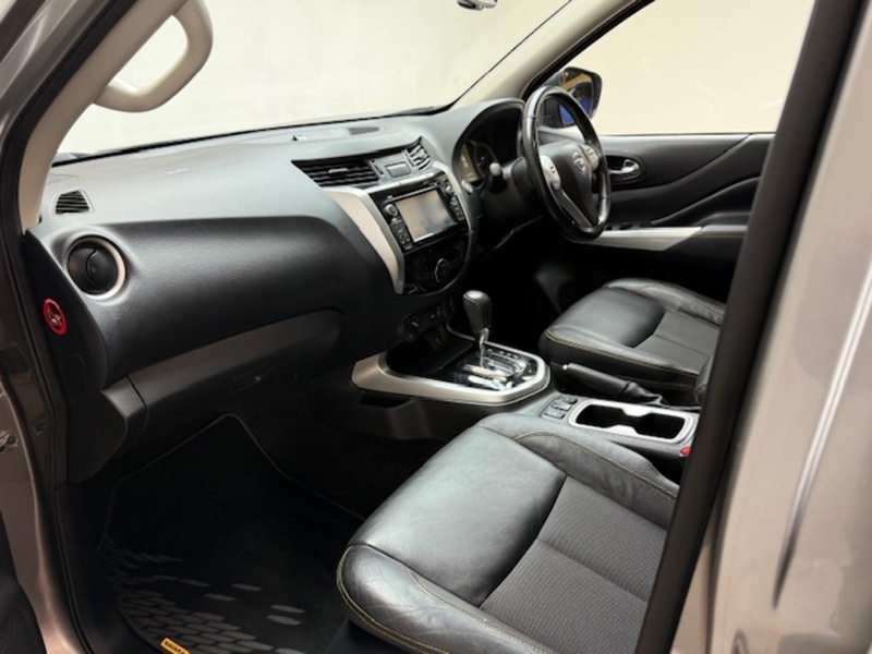 Nissan 2.3 dCi N-Guard Pickup Double Cab 4dr Diesel Auto 4WD Euro 6 (190 ps)