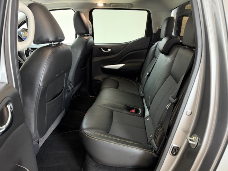 Nissan 2.3 dCi N-Guard Pickup Double Cab 4dr Diesel Auto 4WD Euro 6 (190 ps)