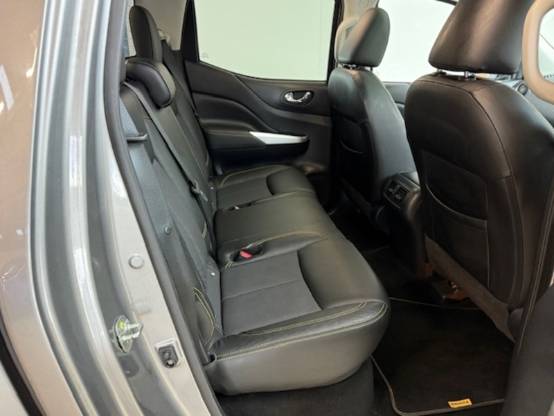 Nissan 2.3 dCi N-Guard Pickup Double Cab 4dr Diesel Auto 4WD Euro 6 (190 ps)