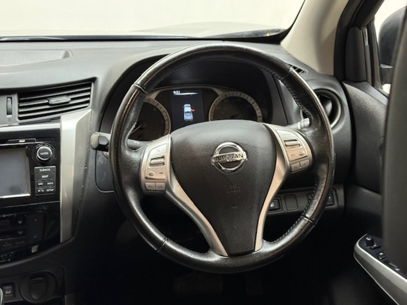 Nissan 2.3 dCi N-Guard Pickup Double Cab 4dr Diesel Auto 4WD Euro 6 (190 ps)