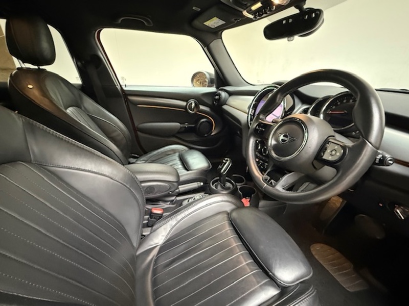 MINI 1.5 Cooper Exclusive Hatchback 5dr Petrol Steptronic Euro 6 (s/s) (136 ps)