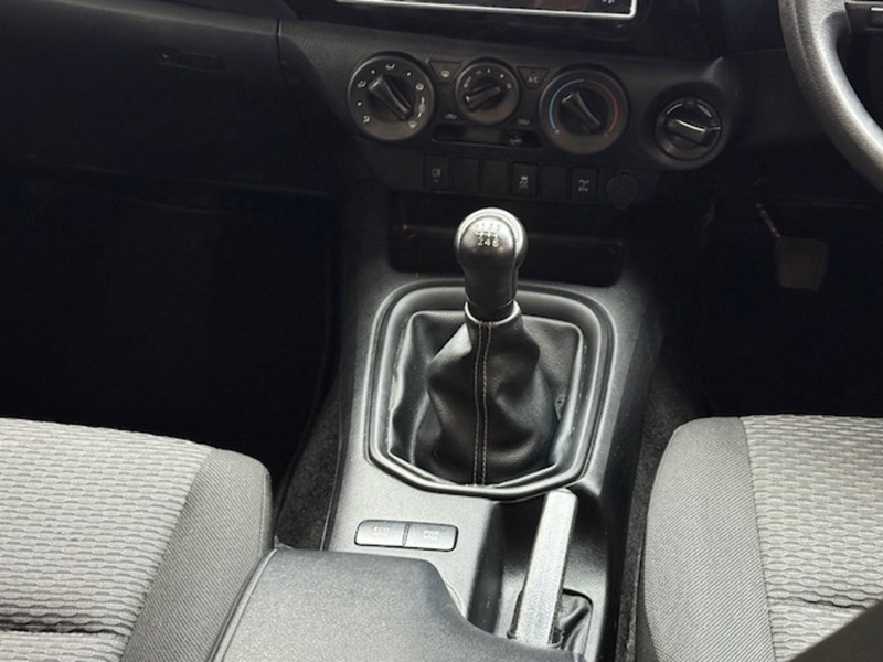 Toyota 2.4 D-4D Active Pickup Extended Cab 4dr Diesel Manual 4WD Euro 6 (3.5t) (150 ps)
