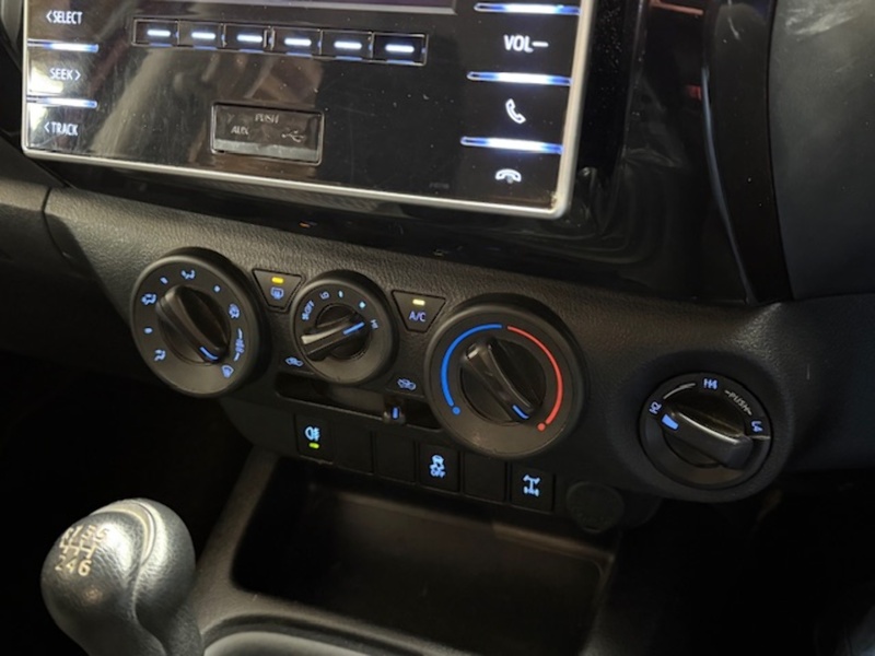 Toyota 2.4 D-4D Active Pickup Extended Cab 4dr Diesel Manual 4WD Euro 6 (3.5t) (150 ps)