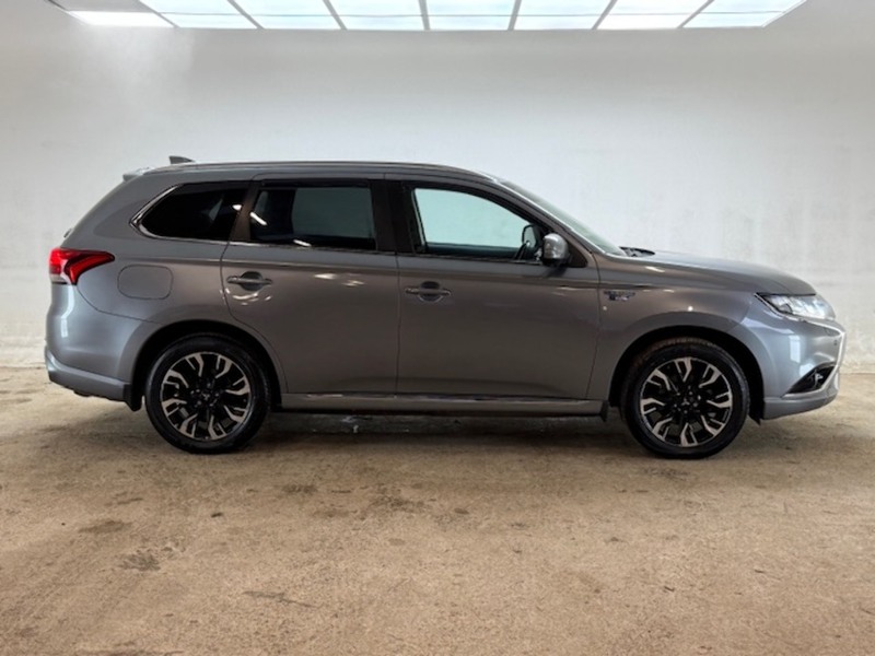 Mitsubishi 2.0h 12kWh 4hs SUV 5dr Petrol Plug-in Hybrid CVT 4WD Euro 6 (s/s) (200 ps)