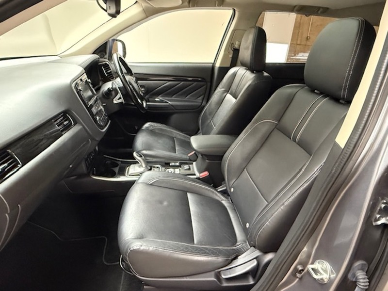 Mitsubishi 2.0h 12kWh 4hs SUV 5dr Petrol Plug-in Hybrid CVT 4WD Euro 6 (s/s) (200 ps)