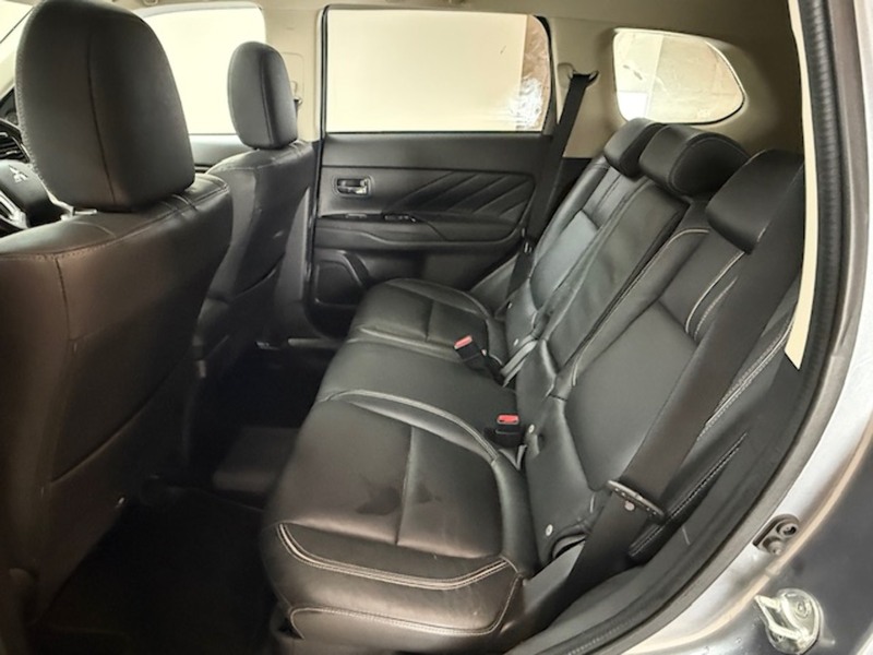 Mitsubishi 2.0h 12kWh 4hs SUV 5dr Petrol Plug-in Hybrid CVT 4WD Euro 6 (s/s) (200 ps)