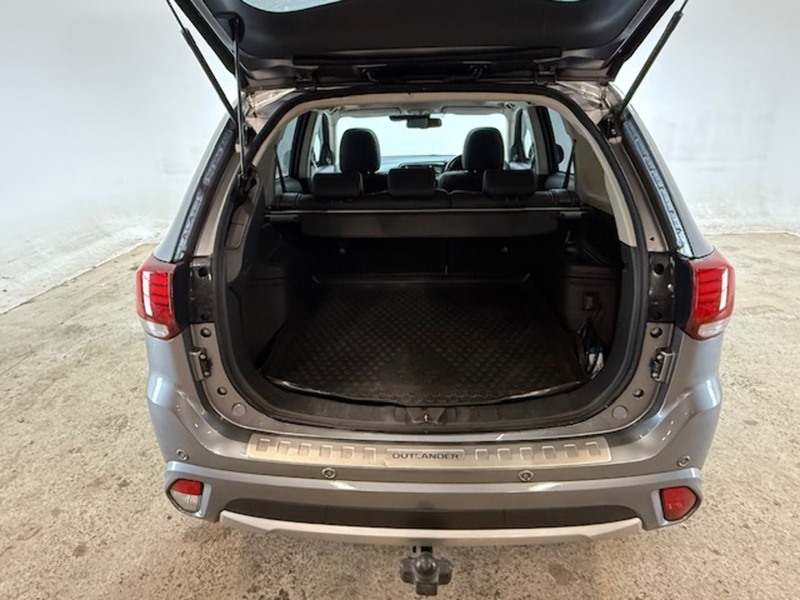 Mitsubishi 2.0h 12kWh 4hs SUV 5dr Petrol Plug-in Hybrid CVT 4WD Euro 6 (s/s) (200 ps)