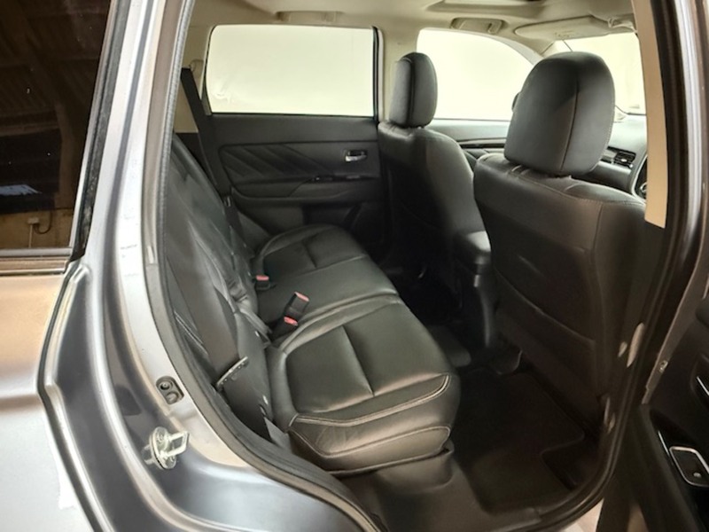 Mitsubishi 2.0h 12kWh 4hs SUV 5dr Petrol Plug-in Hybrid CVT 4WD Euro 6 (s/s) (200 ps)