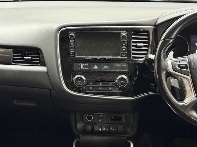 Mitsubishi 2.0h 12kWh 4hs SUV 5dr Petrol Plug-in Hybrid CVT 4WD Euro 6 (s/s) (200 ps)