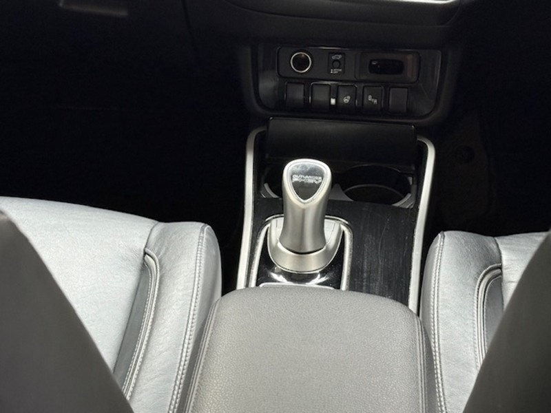 Mitsubishi 2.0h 12kWh 4hs SUV 5dr Petrol Plug-in Hybrid CVT 4WD Euro 6 (s/s) (200 ps)