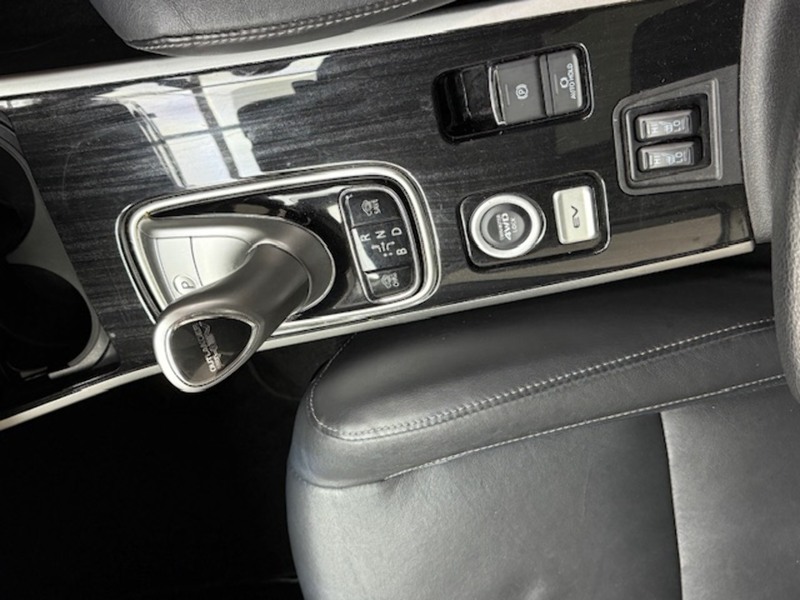 Mitsubishi 2.0h 12kWh 4hs SUV 5dr Petrol Plug-in Hybrid CVT 4WD Euro 6 (s/s) (200 ps)