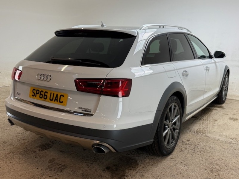 Audi 3.0 TDI V6 Sport Estate 5dr Diesel S Tronic quattro Euro 6 (s/s) (218 ps)