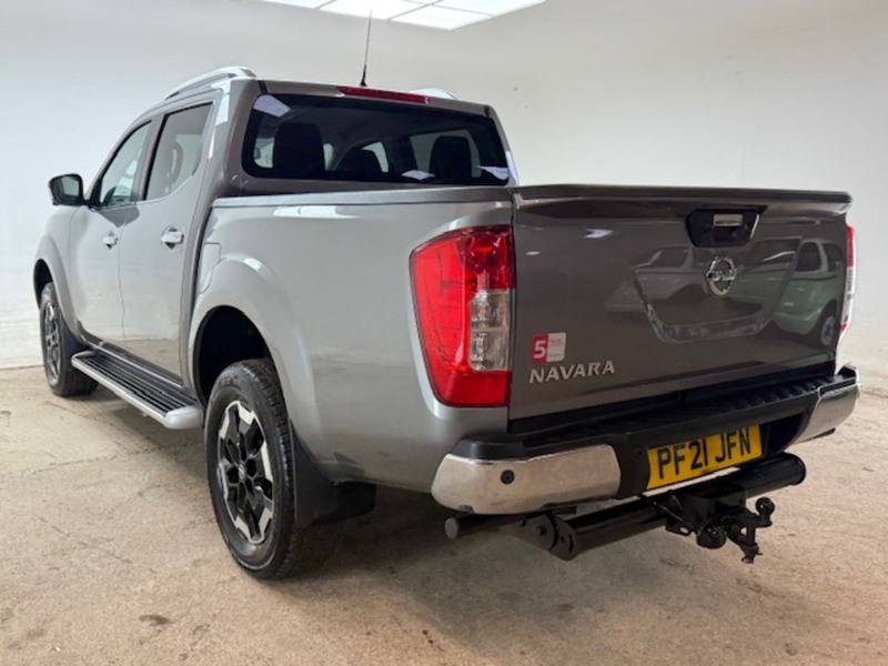 Nissan 2.3 dCi Tekna Pickup Double Cab 4dr Diesel Auto 4WD Euro 6 (190 ps)
