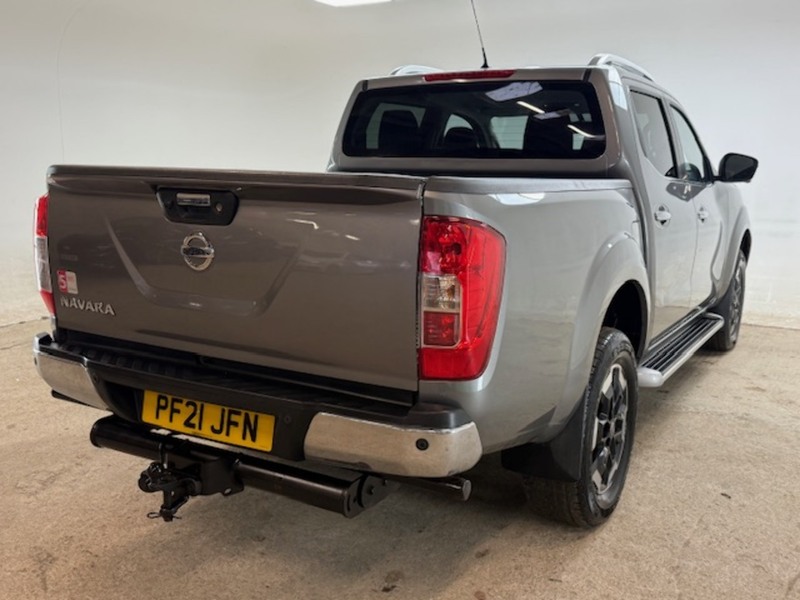 Nissan 2.3 dCi Tekna Pickup Double Cab 4dr Diesel Auto 4WD Euro 6 (190 ps)