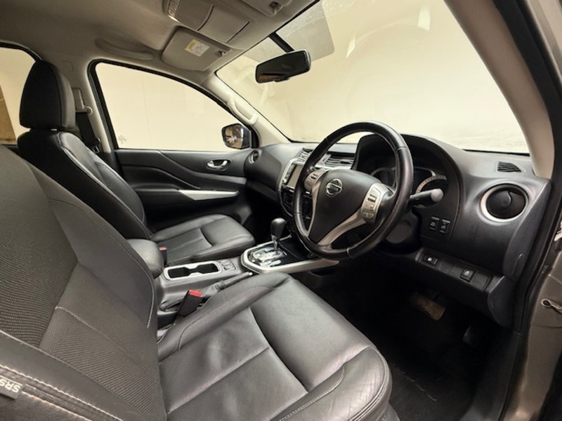 Nissan 2.3 dCi Tekna Pickup Double Cab 4dr Diesel Auto 4WD Euro 6 (190 ps)