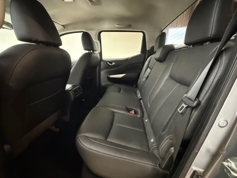 Nissan 2.3 dCi Tekna Pickup Double Cab 4dr Diesel Auto 4WD Euro 6 (190 ps)