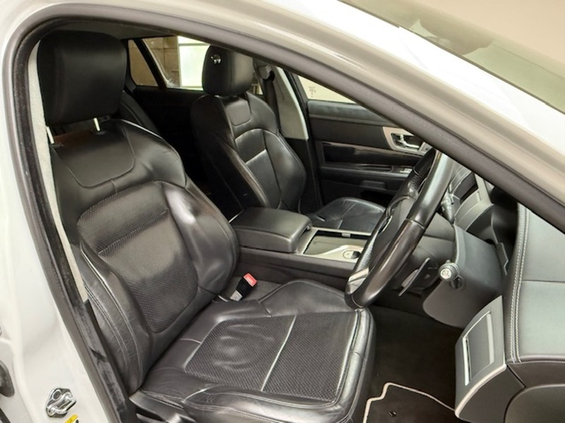 Jaguar 3.0d S V6 Portfolio Sportbrake 5dr Diesel Auto Euro 5 (s/s) (275 ps)