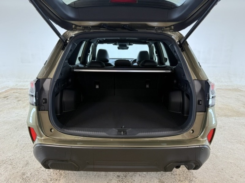 Subaru 2.0 i e-Boxer Touring SUV 5dr Petrol Hybrid Lineartronic 4WD Euro 6 (s/s) (136 ps)