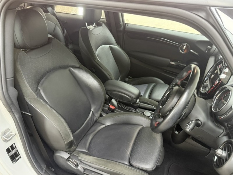 MINI 2.0 John Cooper Works Hatchback 3dr Petrol Auto Euro 6 (s/s) (231 ps)