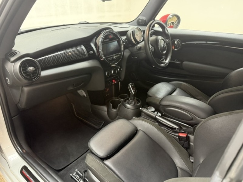MINI 2.0 John Cooper Works Hatchback 3dr Petrol Auto Euro 6 (s/s) (231 ps)