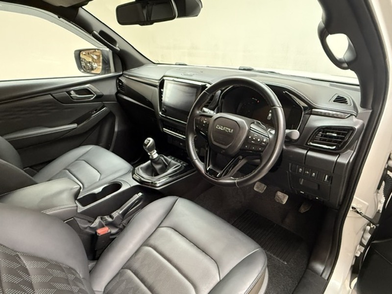Isuzu 1.9 TD V-Cross Pickup Double Cab 4dr Diesel Manual 4WD Euro 6 (s/s) (164 ps)