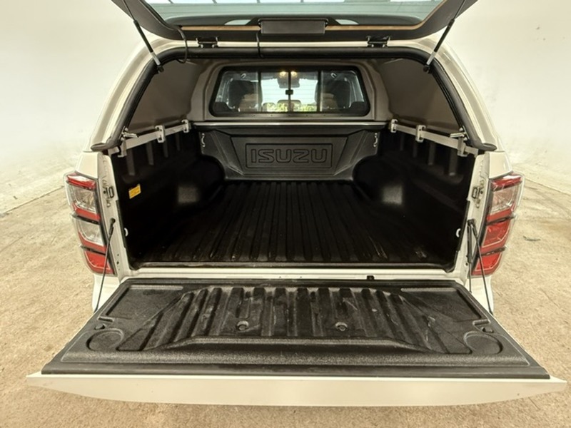 Isuzu 1.9 TD V-Cross Pickup Double Cab 4dr Diesel Manual 4WD Euro 6 (s/s) (164 ps)