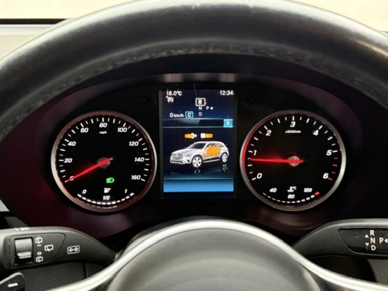 Mercedes-Benz 2.0 GLC220d Sport SUV 5dr Diesel G-Tronic+ 4MATIC Euro 6 (s/s) (194 ps)