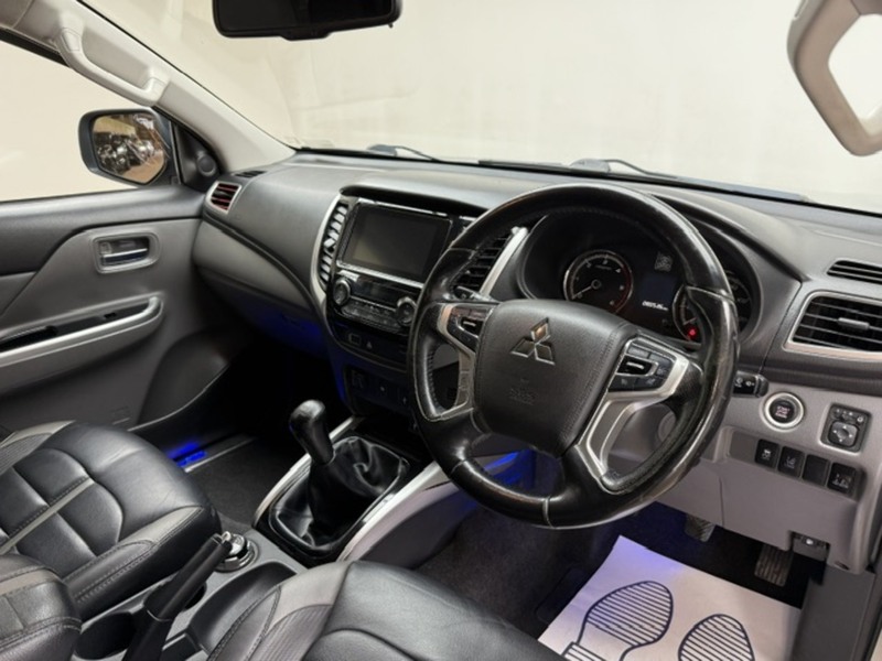 Mitsubishi 2.4 DI-D DC Barbarian Pickup Double Cab 4dr Diesel Manual 4WD Euro 6 (178 ps)