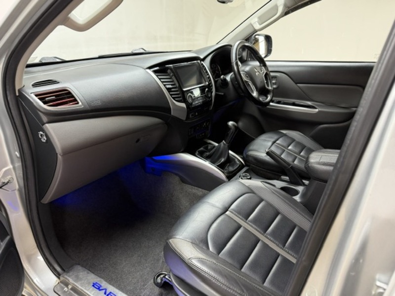 Mitsubishi 2.4 DI-D DC Barbarian Pickup Double Cab 4dr Diesel Manual 4WD Euro 6 (178 ps)