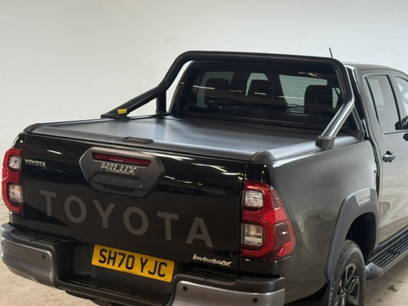 Toyota 2.8 D-4D Invincible X Pickup Double Cab 4dr Diesel Auto 4WD Euro 6 (s/s) (204 ps)