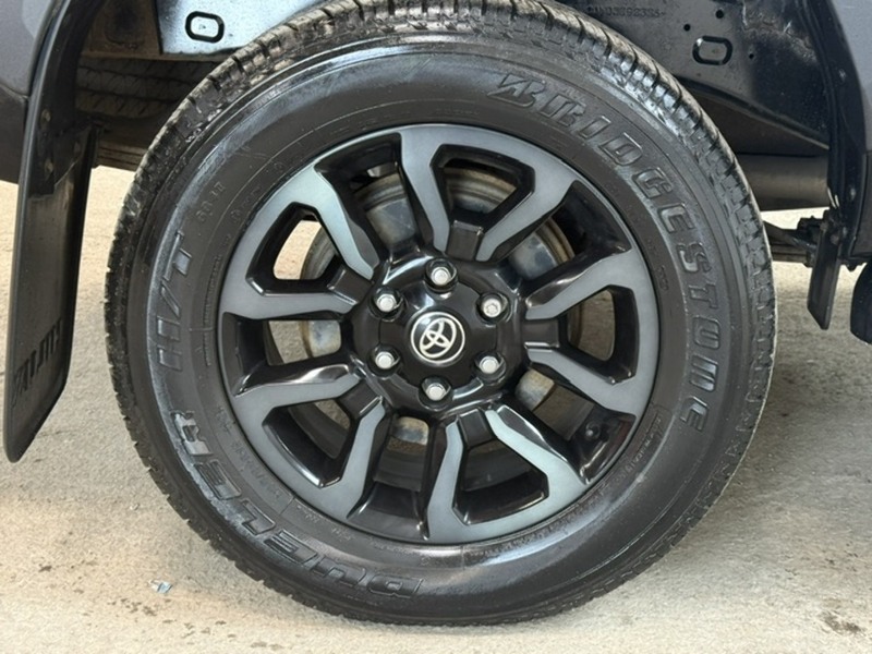 Toyota 2.8 D-4D Invincible X Pickup Double Cab 4dr Diesel Auto 4WD Euro 6 (s/s) (204 ps)
