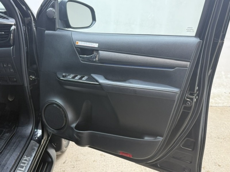 Toyota 2.8 D-4D Invincible X Pickup Double Cab 4dr Diesel Auto 4WD Euro 6 (s/s) (204 ps)