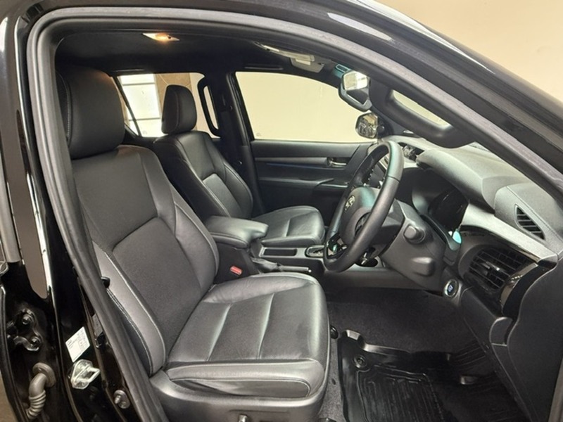 Toyota 2.8 D-4D Invincible X Pickup Double Cab 4dr Diesel Auto 4WD Euro 6 (s/s) (204 ps)