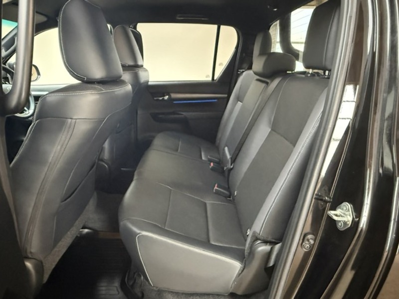 Toyota 2.8 D-4D Invincible X Pickup Double Cab 4dr Diesel Auto 4WD Euro 6 (s/s) (204 ps)