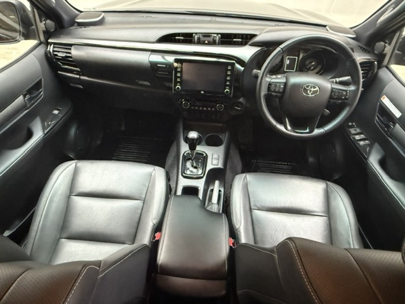 Toyota 2.8 D-4D Invincible X Pickup Double Cab 4dr Diesel Auto 4WD Euro 6 (s/s) (204 ps)
