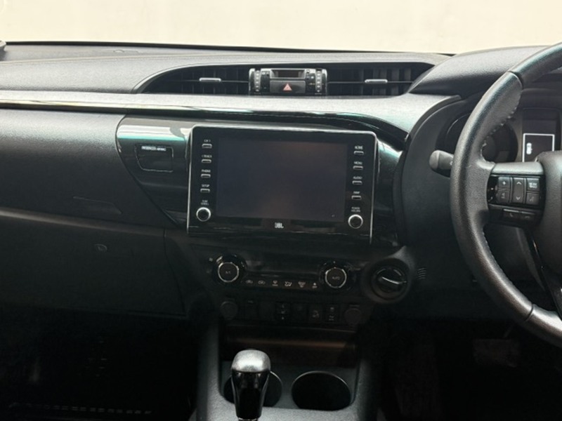 Toyota 2.8 D-4D Invincible X Pickup Double Cab 4dr Diesel Auto 4WD Euro 6 (s/s) (204 ps)